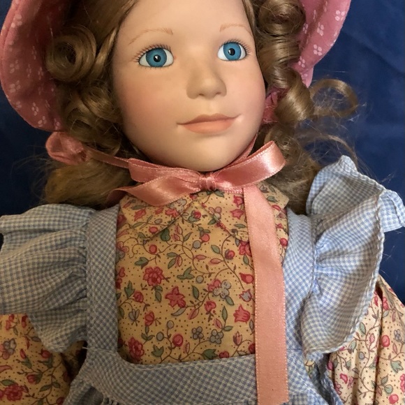 Vintage porcelain doll with pink bonet - Picture 4 of 5